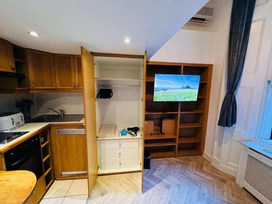 Trio's Haven In Portebello Road Apartment