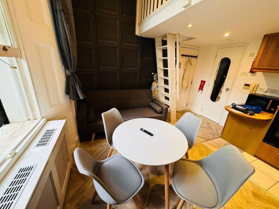 Trio's Haven In Portebello Road Apartment *